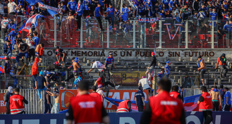 Memorial a Detenidos Desaparecidos fue vulnerado por hinchas de La U.