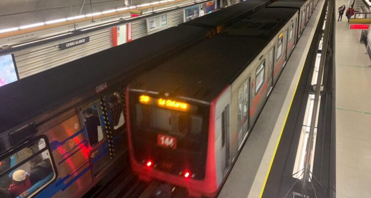 Metro restablece servicio completo de Línea 2: trabajos por descarrilamiento duraron 40 horas