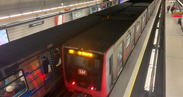 Metro y tren Alameda-Nos serán gratuitos para el plebiscito: conoce cómo acceder al beneficio