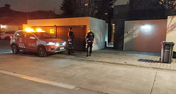 Familia sufre violento asalto en Lo Barnechea: ladrones huyen con botín avaluado en $130 millones
