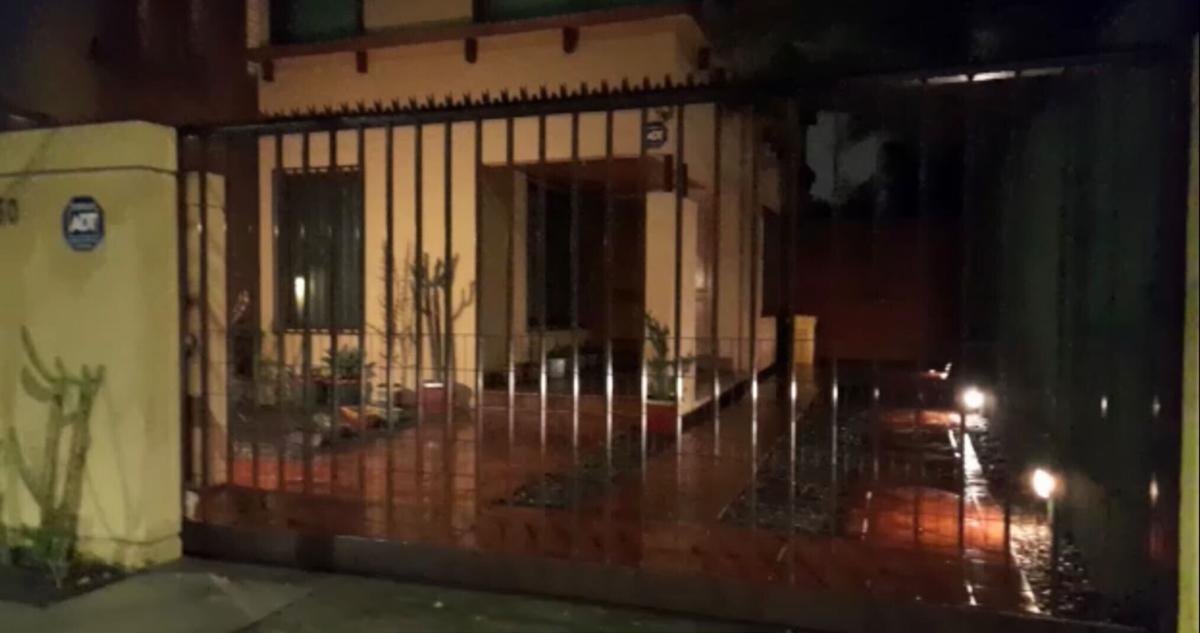 Delincuentes perpetran millonario robo en Las Condes: se llevaron joyas y hasta 10 mil dólares