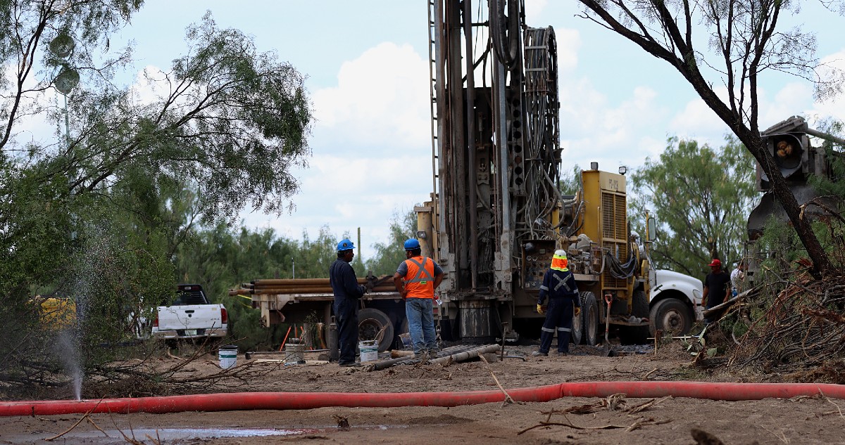 Familiares de los 10 mineros atrapados en México claman por ayuda extranjera
