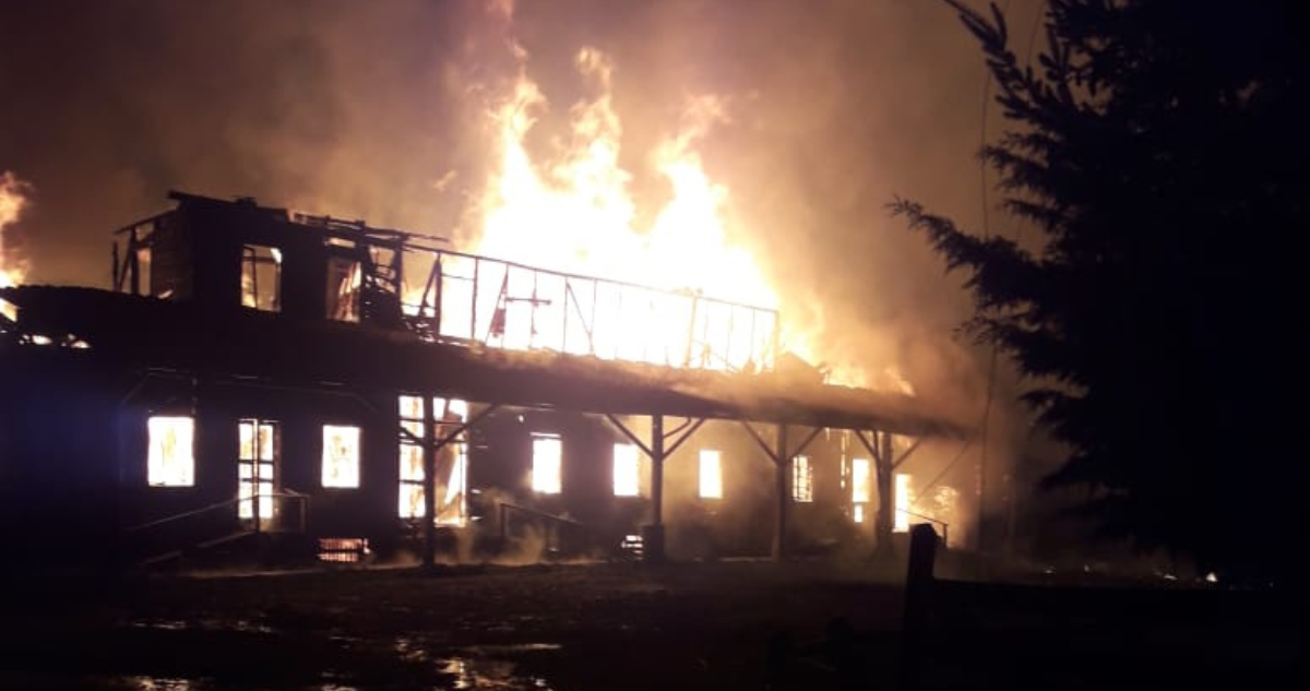 Amputan pierna a dueño de molino Grollmus que fue herido durante un ataque incendiario en Contulmo.