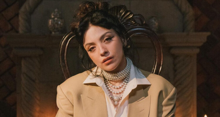 La cantante chilena Mon Laferte posando para la cámara. La cantante aseguró que votará Apruebo para el próximo plebiscito.