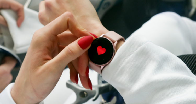 mujer-descubre-tumor-en-el-corazon-reloj-inteligente