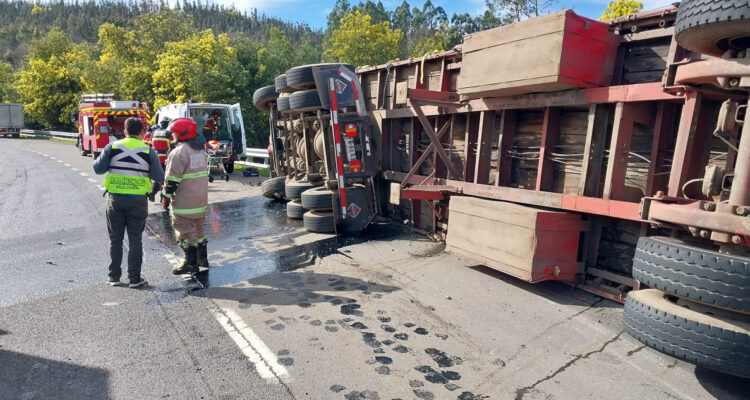 Volcamiento de camión en Mulchen