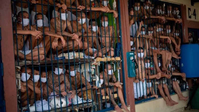  Nayib Bukele y presos en El Salvador