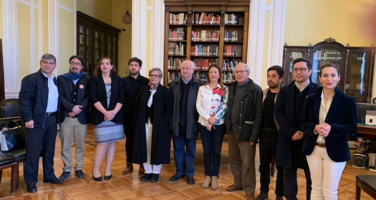 Oficialismo presenta acuerdo de “mejoras” a la propuesta de Constitución