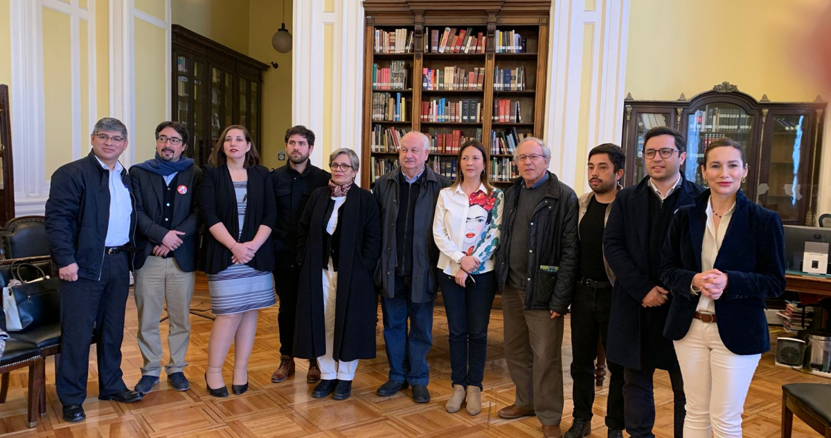 Oficialismo presenta acuerdo de “mejoras” a la propuesta de Constitución