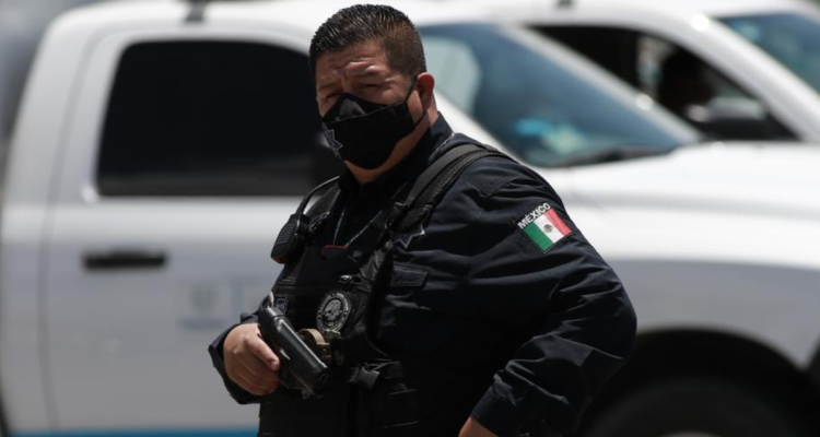 Policía mexicano armado en Ciudad Juárez.