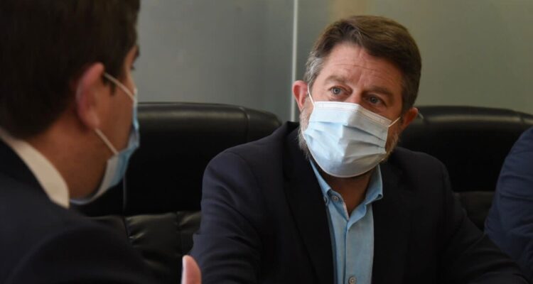 Orrego dispara contra aseguradoras por GPS para autos: “Cuántos muertos más tenemos que esperar”