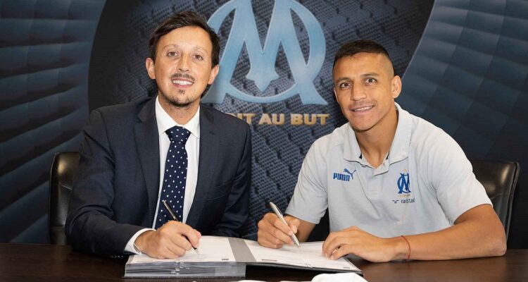 Alexis Sánchez junto a Pablo Longoria, presidente del Marsella.