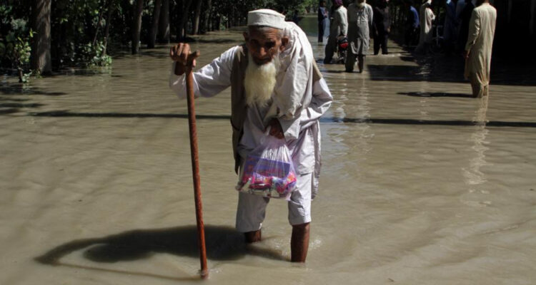 Un tercio de Pakistán está bajo el agua lluvias monzónicas dejan más de 1.130 muertos