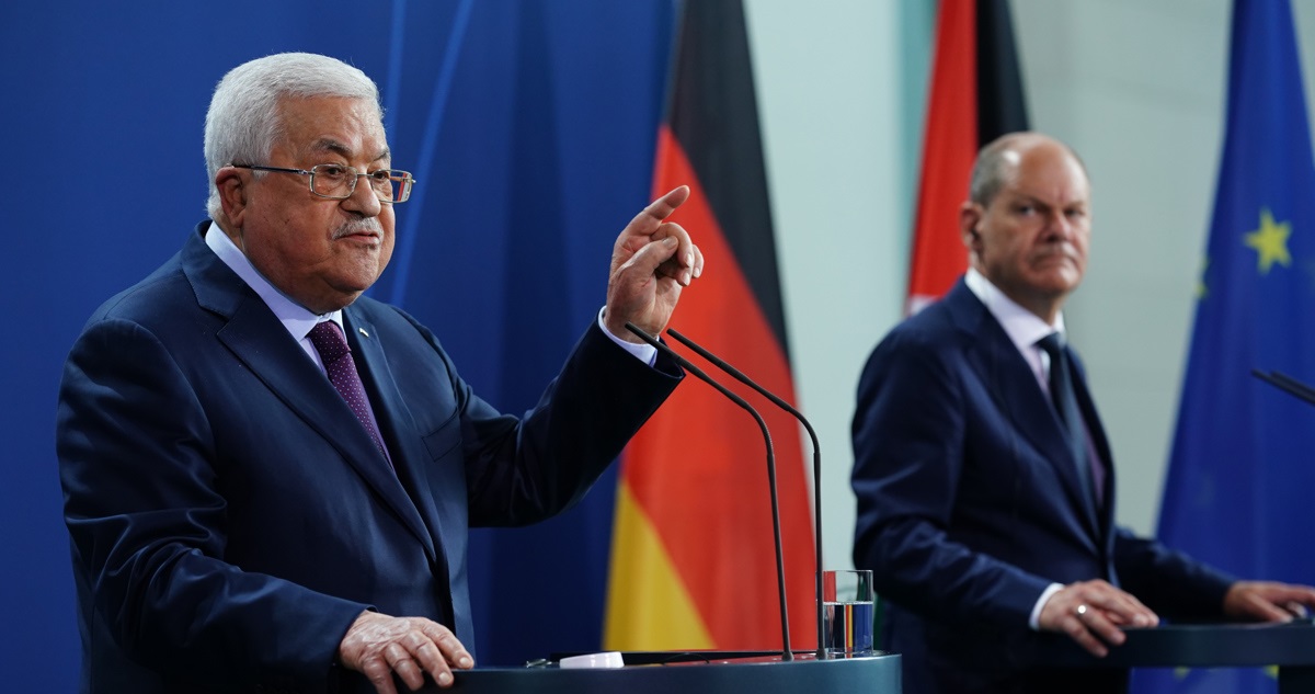 Abás junto a Scholz.