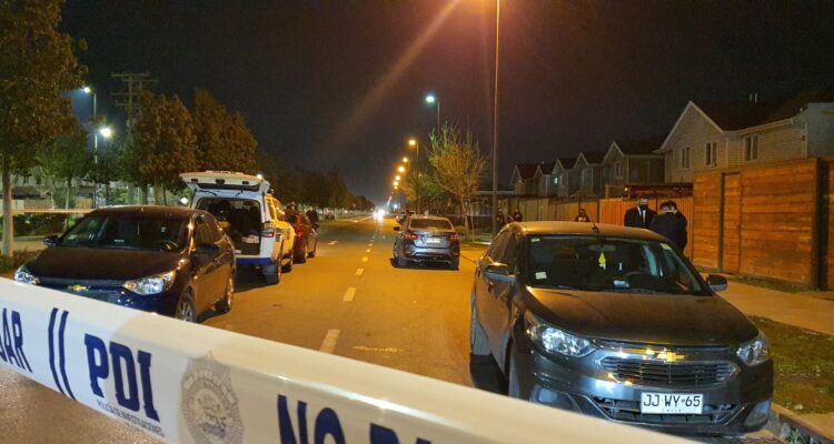 PDI trabajando en el sitio del suceso, en Puente Alto.