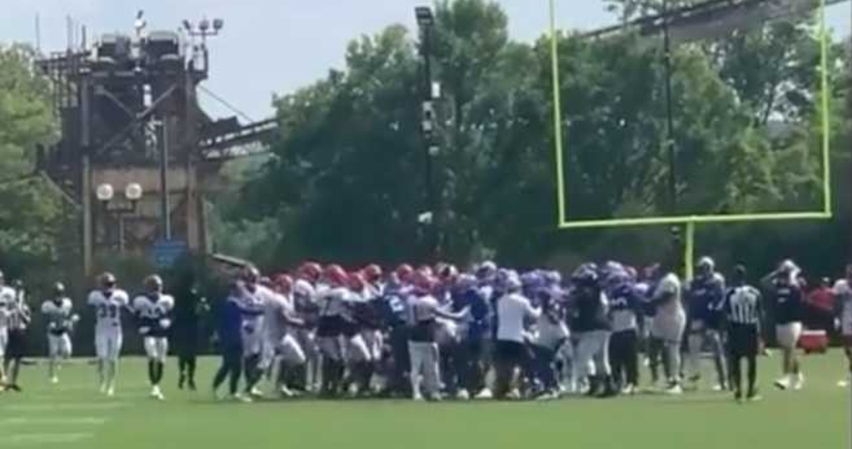 Violenta batalla entre los equipos de la NFL, Los Rams y los Bengals.