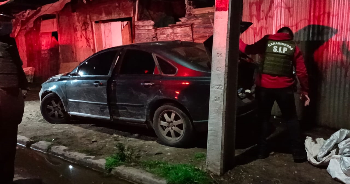 Dos detenidos tras persecución que terminó en el Mapocho: un prófugo huye con tobillera electrónica