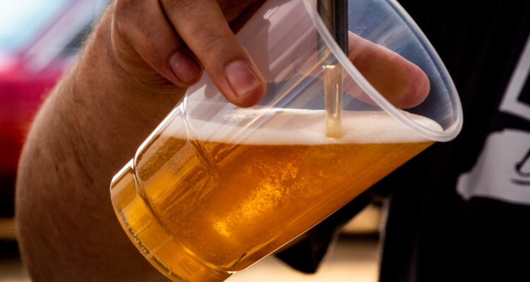 Los 8 grupos de personas que no deberían tomar cerveza