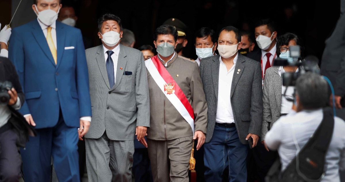 Perú abogado de Pedro Castillo renuncia tras detenciones en el entorno presidencial