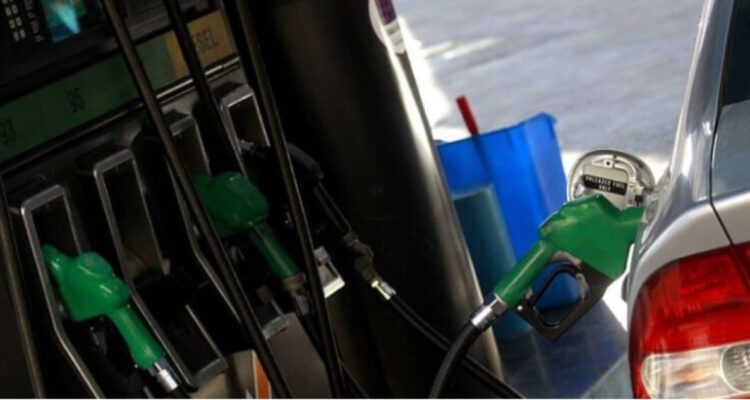 Precio de las bencinas alzas no paran y combustibles sufren incremento de $11,2 por litro