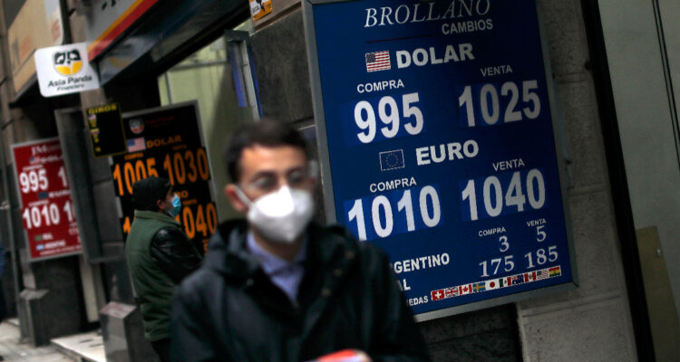 Precio del dólar completa 3 jornadas al alza y da salto de $30 al cierre de la jornada