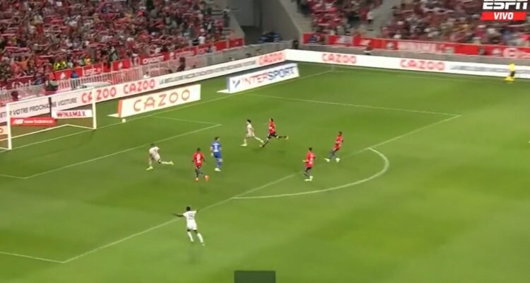 PSG impactó con tempranero gol al Lille.