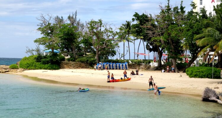 Cifras del turismo le dan una mano a la economía de Puerto Rico