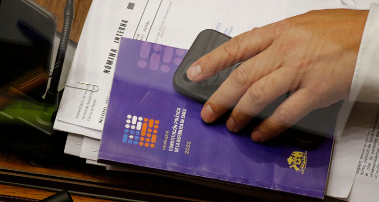 Dirigentes del Socialismo Democrático y díscolos que van por el Rechazo: “Guardan silencio o se van”