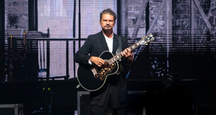 Ricardo Arjona regresó a Chile con bromas, hits y dardos al lenguaje inclusivo: ya agotó 5 shows