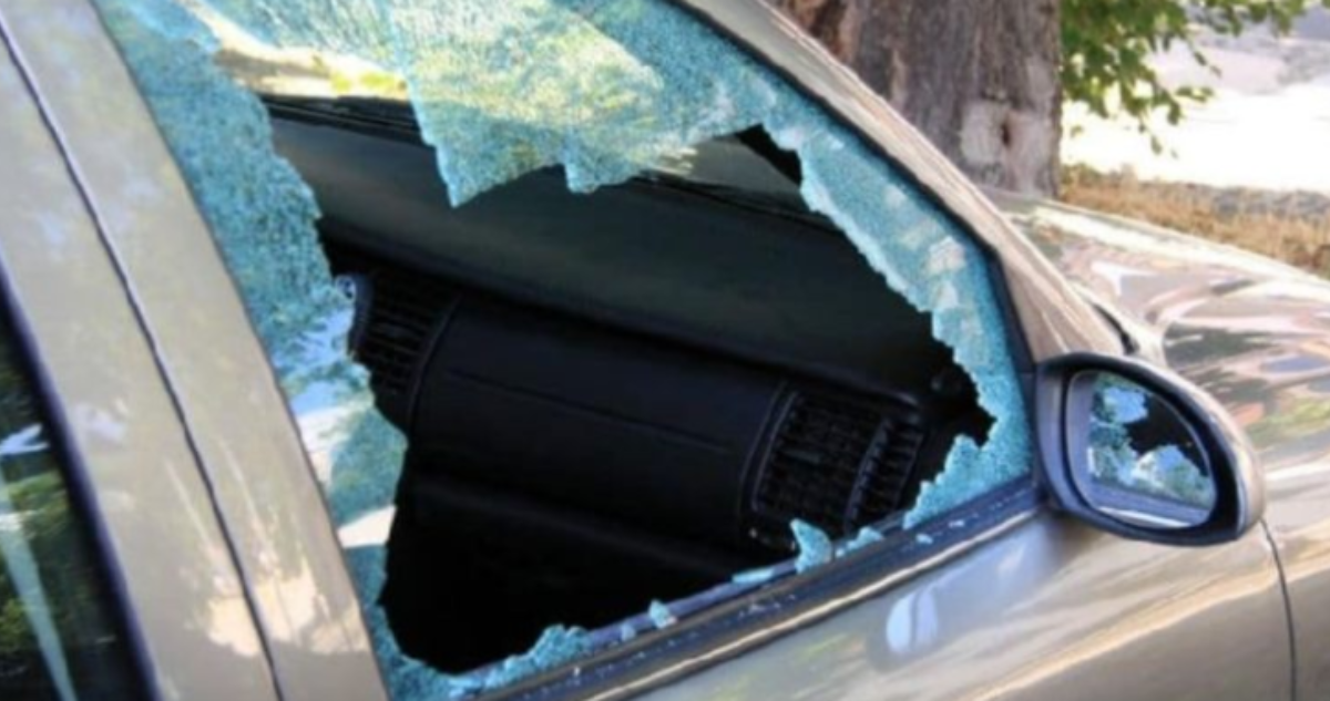 Roban mochila con $23 millones a pareja en Puerto Montt: sujetos aparecieron tras subirse al auto