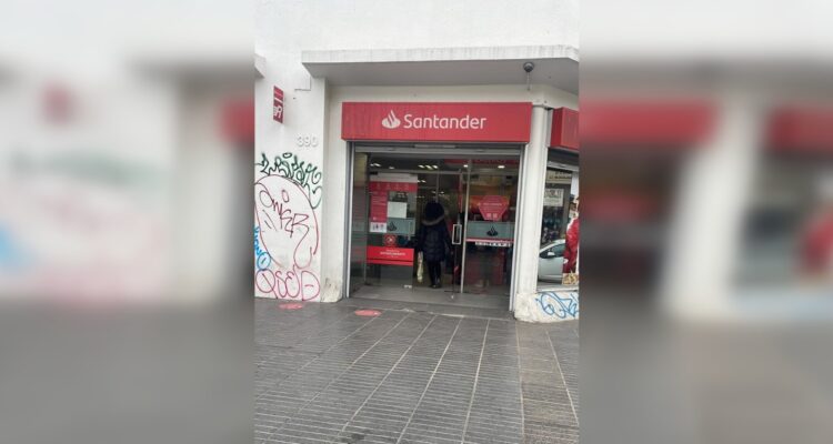 Robo frustrado en salida de banco en Independencia