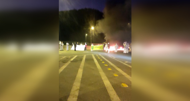 Apoderados y trabajadores de Escuela Valle Colcura cortan la Ruta 160 por tercer día consecutivo.