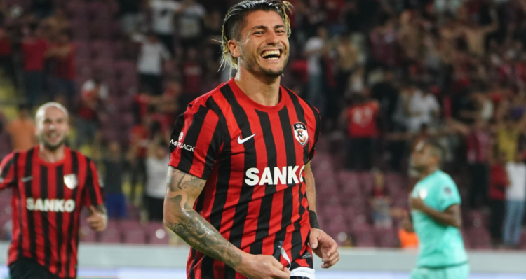 Ángelo Sagal convirtió un golazo para la victoria de su equipo en la liga turca.