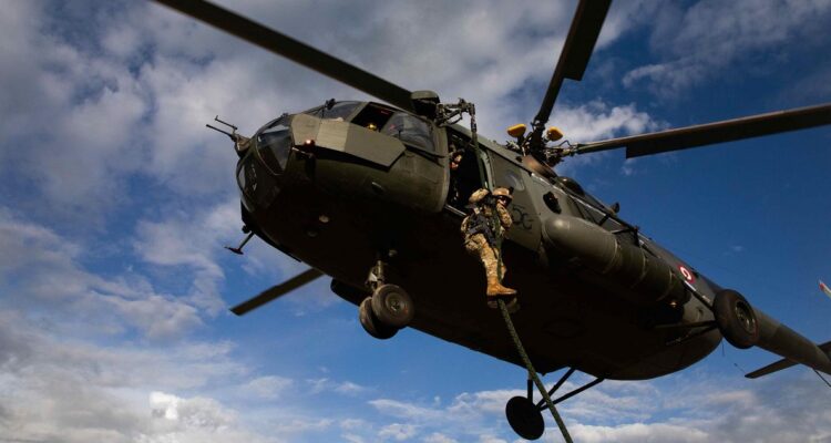 Ejército peruano abate a una decena de miembros de Sendero Luminoso: su líder logró huir