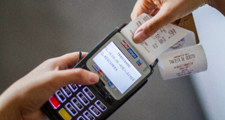 Suprema revierte fallo del TDLC y rechaza sistema tarifario de Transbank