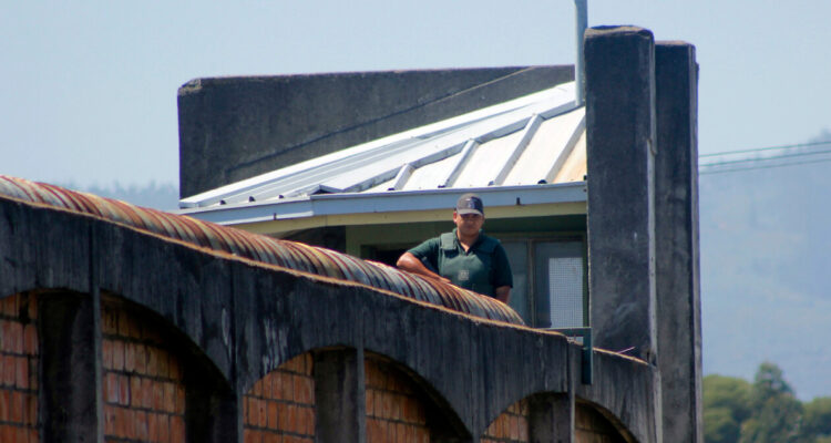 Suprema apuntó al Ministerio Público por migrantes que mintieron para ingresar a centros del Sename Suprema apuntó al Ministerio Público por venezolanos que mintieron para entrar a centros del Sename