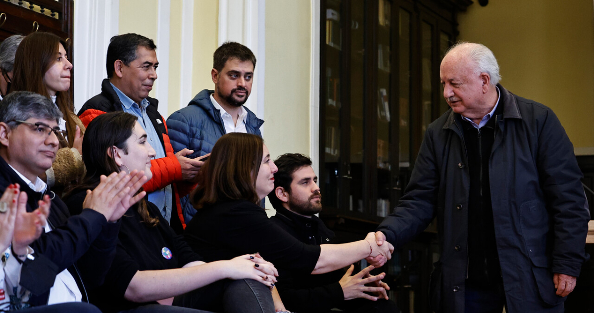 Teillier condiciona acuerdo: “No podemos garantizar que haremos esto, porque habrá debate popular”