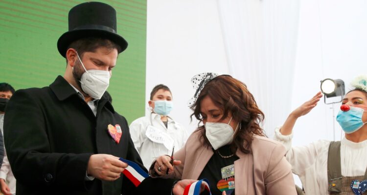 Foto contexto Boric, Yarza y testeo PCR