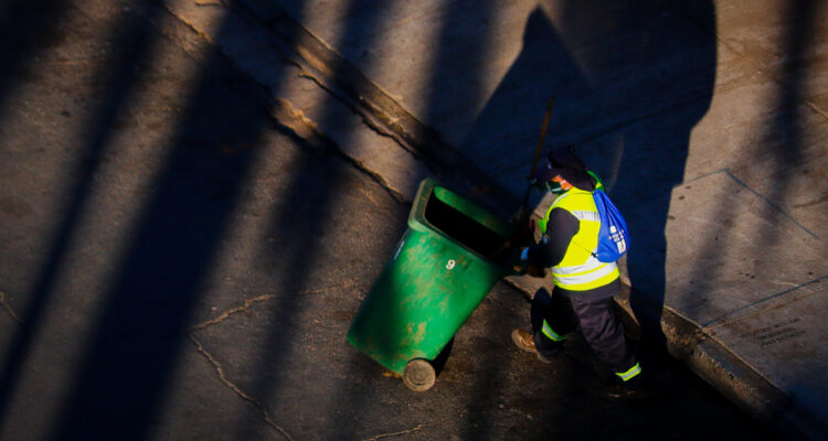 Trabajador de aseo agredido
