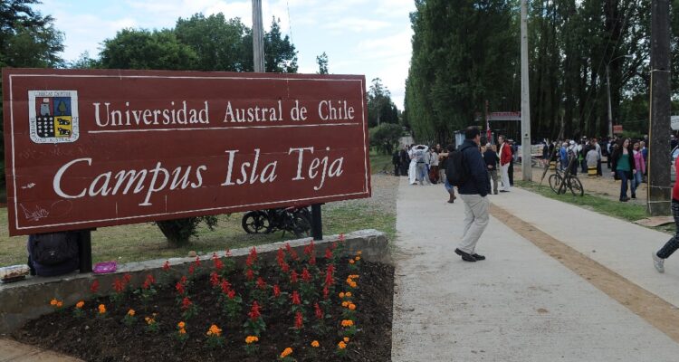 Universidad Austral posterga el inicio del segundo semestre ante huelga de docentes y trabajadores
