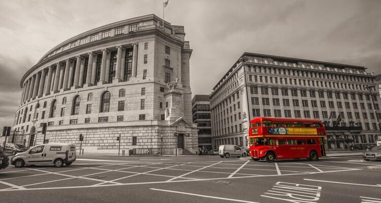 La mayor caída del PIB en 300 años: Reino Unido reporta actualización de su golpe económico de 2020