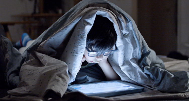 uso-pantallas-ninos-riesgos