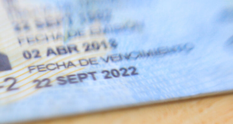 Usuarios acusan hasta 2 meses de espera para renovar documentos en página web del Registro Civil