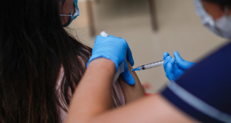 Expertos advierten rezago: 92% de niños entre 6 y 11 años aún no se vacunan con la cuarta dosis