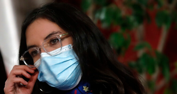 Ministra Vallejo protagoniza tensa sesión en el Senado a propósito del caso de Matías del Río en TVN