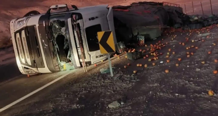 camión volcado Arica Iquique