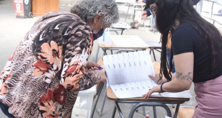 Qué es y cómo solicitar el voto asistido para el plebiscito constitucional