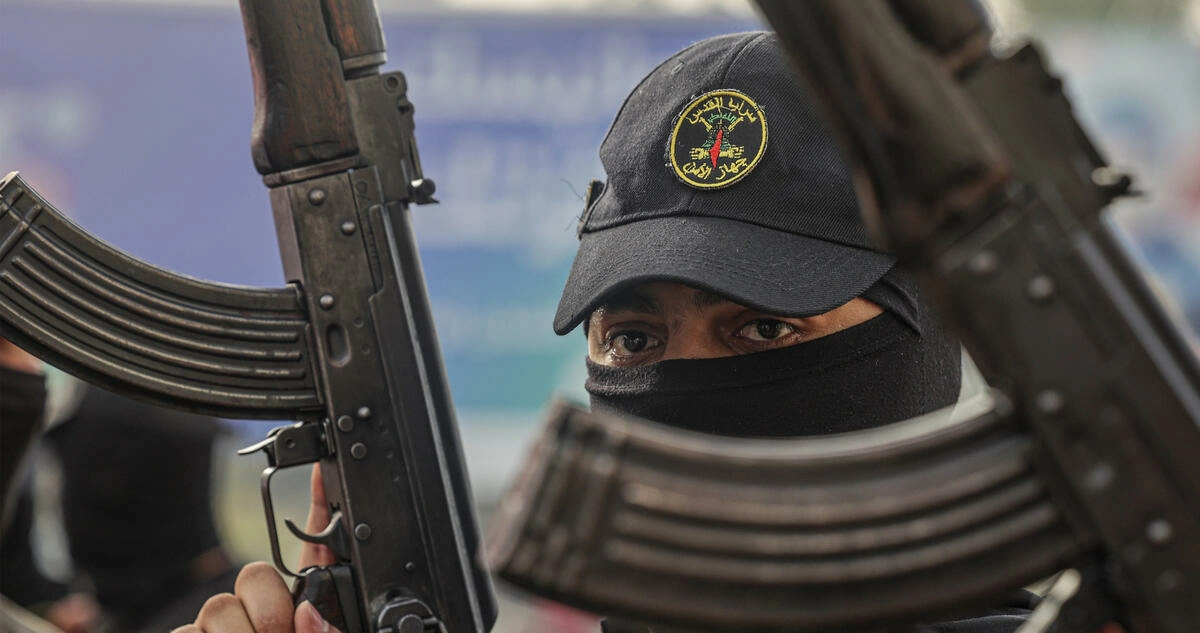 Esta foto de archivo del 17 de abril de 2022 muestra a combatientes de la Yihad Islámica en Gaza.
