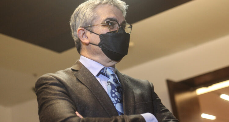 Marcel precisa que si bien alza del dólar es global, en Chile es necesario reducir la incertidumbre