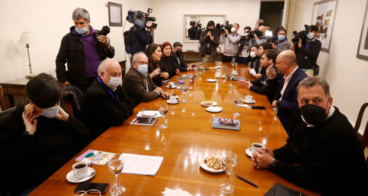 oficialismo-se-reune-proceso-constituyente